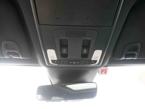 Used 2025 Honda Pilot TrailSport image 18