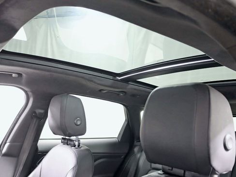 Used 2019 Jaguar F-PACE Premium image 29