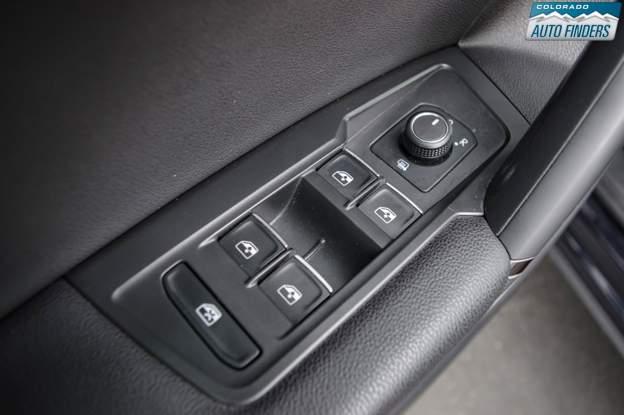 Used 2019 Volkswagen Tiguan SE FWD image 11