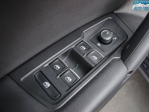 Used 2019 Volkswagen Tiguan SE FWD image 11