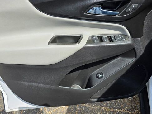 Used 2020 Chevrolet Equinox LT FWD image 22