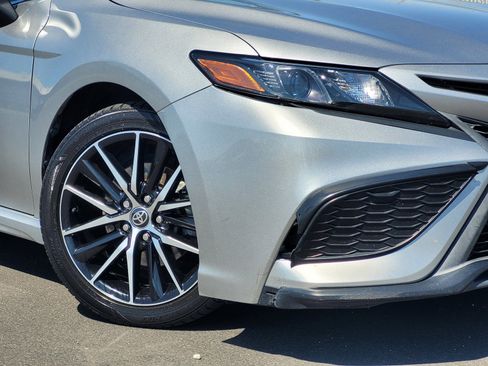 Used 2021 Toyota Camry SE w/ Convenience Package FWD image 3