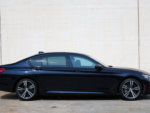 Used 2019 BMW 740i w/ M Sport Package RWD image 55
