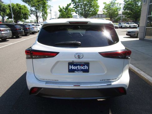 Used 2021 Toyota Highlander Limited AWD/4WD image 6