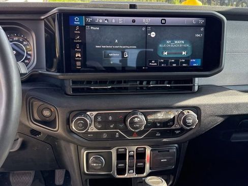 Used 2024 Jeep Gladiator Sport AWD/4WD image 7
