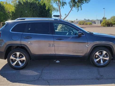 Used 2019 Jeep Cherokee Limited FWD image 11