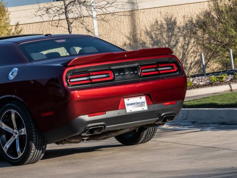 Used 2019 Dodge Challenger R/T w/ Driver Convenience Group image 5