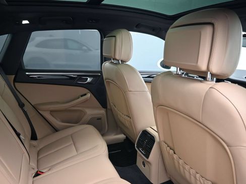 Certified 2026 Porsche Macan AWD/4WD image 7