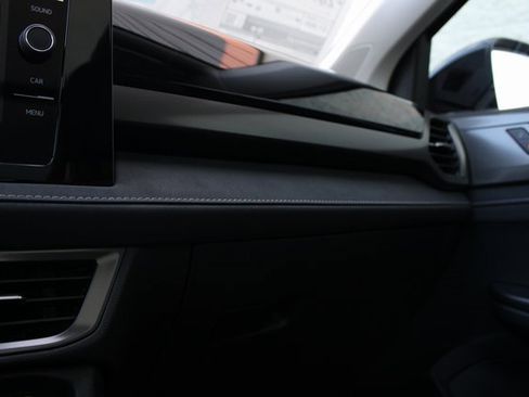 New 2025 Volkswagen Taos SE image 7