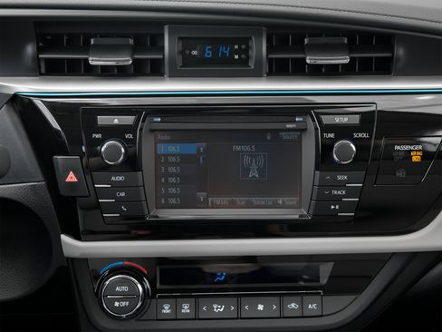 Used 2016 Toyota Corolla LE FWD image 18