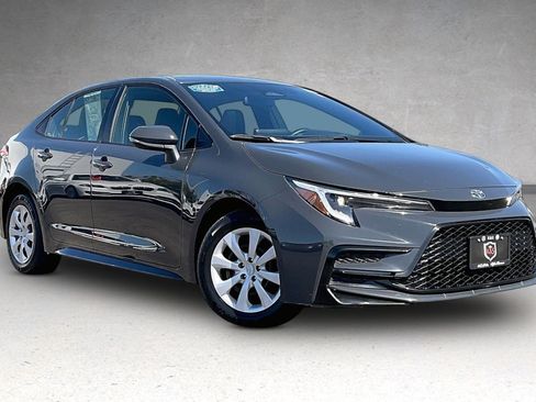 Used 2024 Toyota Corolla SE w/ SE Premium Package FWD image 2