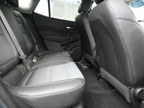 Used 2025 Chevrolet Trax LT w/ LT Convenience Package FWD image 10