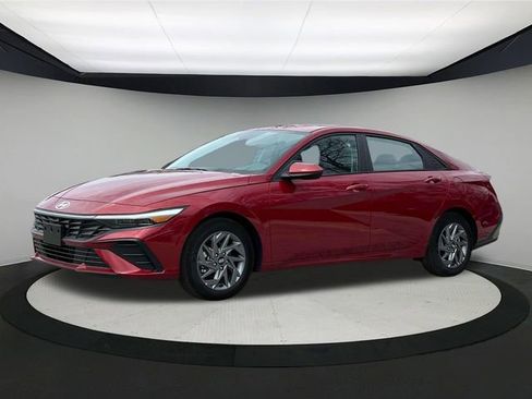 New 2024 Hyundai Elantra SEL image 3
