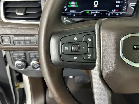 Used 2023 GMC Yukon XL Denali image 16