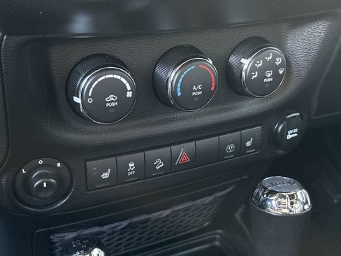 Used 2017 Jeep Wrangler Unlimited Rubicon image 26