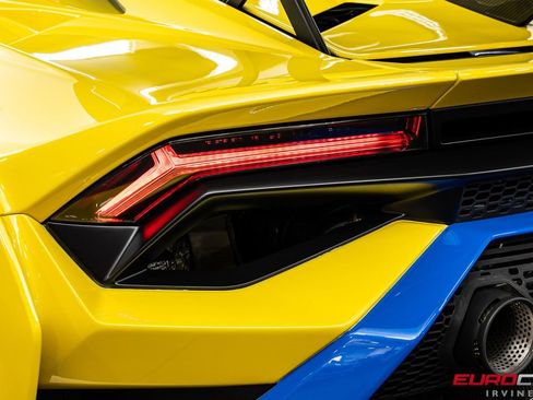 Used 2022 Lamborghini Huracan STO RWD image 22