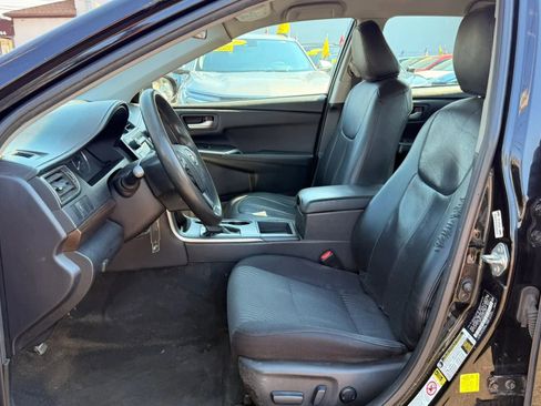 Used 2016 Toyota Camry LE image 12