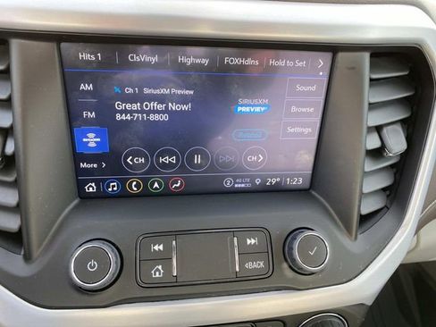 Used 2023 GMC Acadia SLT w/ Technology Package image 15