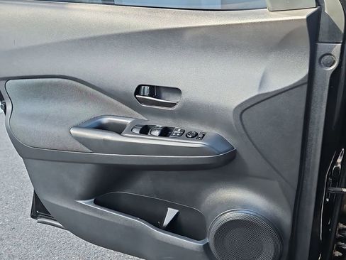 Used 2019 Nissan Kicks S image 12