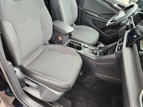 Certified 2025 Volkswagen Taos SE AWD/4WD image 10
