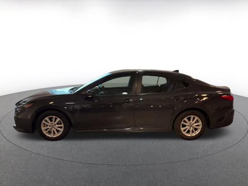 Used 2025 Toyota Camry LE image 9