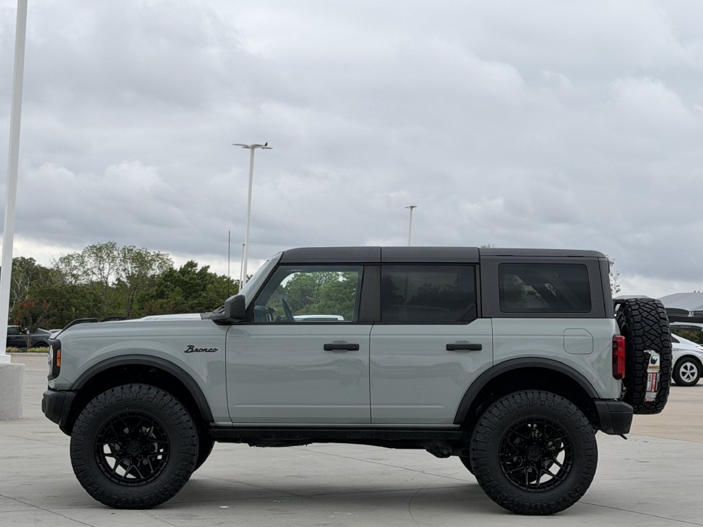 Used 2024 Ford Bronco Black Diamond AWD/4WD image 3