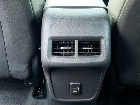 Used 2023 Chevrolet Equinox LT image 29