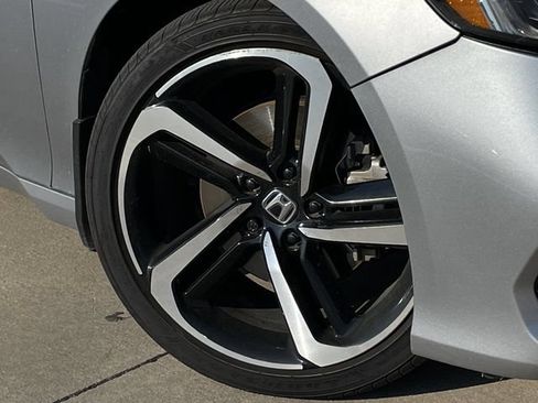Used 2018 Honda Accord Sport image 9