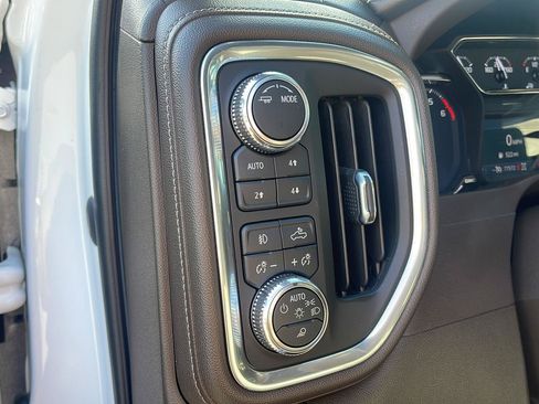 Used 2022 GMC Sierra 2500 SLT w/ SLT Convenience Package AWD/4WD image 17