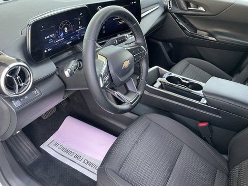 Used 2025 Chevrolet Equinox LT FWD image 14