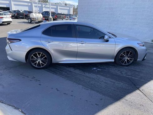 Used 2022 Toyota Camry SE image 12
