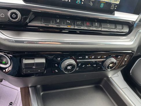 Used 2024 Chevrolet Silverado 2500 High Country w/ High Country Premium Package image 15