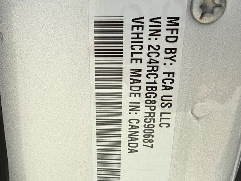 Used 2023 Chrysler Pacifica Touring-L image 35