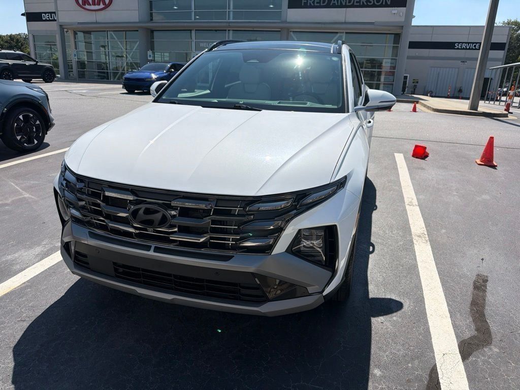 Used 2025 Hyundai Tucson Limited AWD/4WD image 1