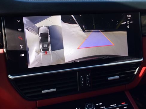 Certified 2022 Porsche Cayenne Platinum Edition image 20