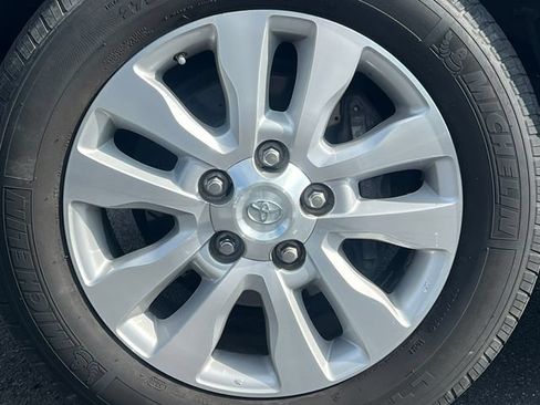 Used 2018 Toyota Sequoia Platinum AWD/4WD image 10