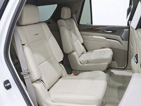 Used 2024 Cadillac Escalade Premium Luxury Platinum w/ Heavy-Duty Trailer Package image 35