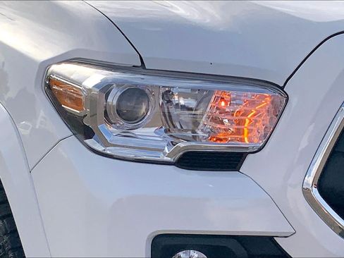 Used 2022 Toyota Tacoma SR5 RWD image 28