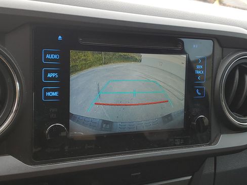 Used 2016 Toyota Tacoma TRD Sport image 20