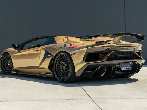 Used 2020 Lamborghini Aventador SVJ AWD/4WD image 13