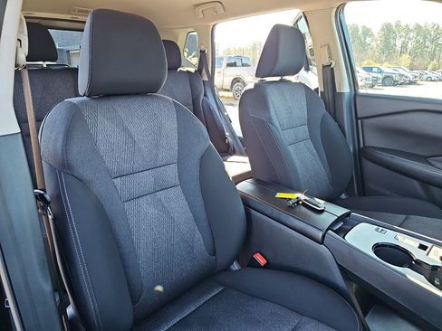 Used 2025 Nissan Rogue SV image 12