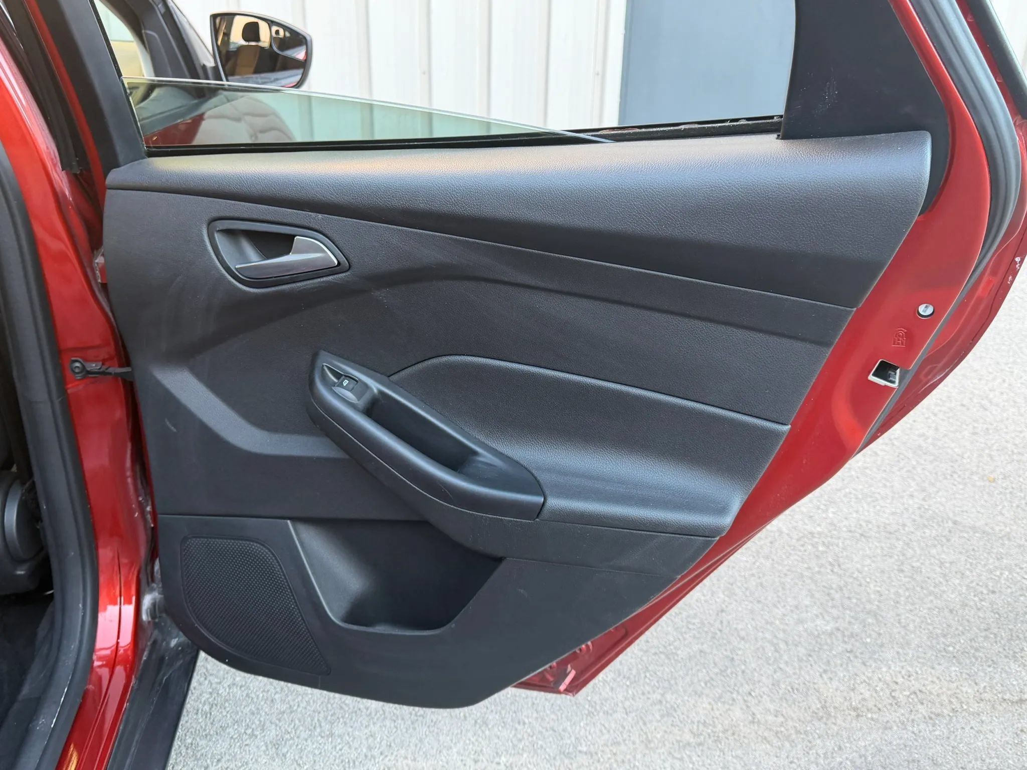 Used 2018 Ford Focus SE FWD image 18