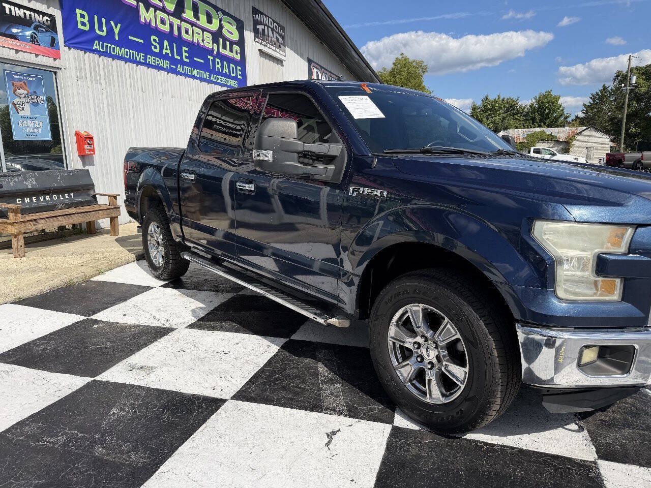 Used 2015 Ford F150 XLT w/ Equipment Group 302A Luxury AWD/4WD image 4