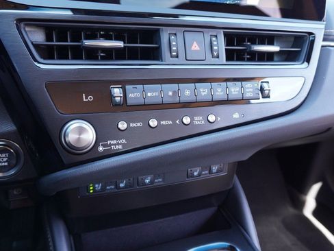 Certified 2025 Lexus ES 350 w/ Premium Package image 18