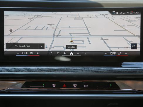 Used 2025 BMW 750e xDrive w/ Premium Package image 10