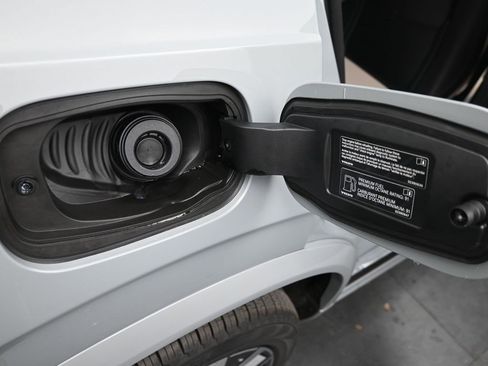 New 2026 Volvo XC90 B6 Plus w/ Protection Package Premier image 15