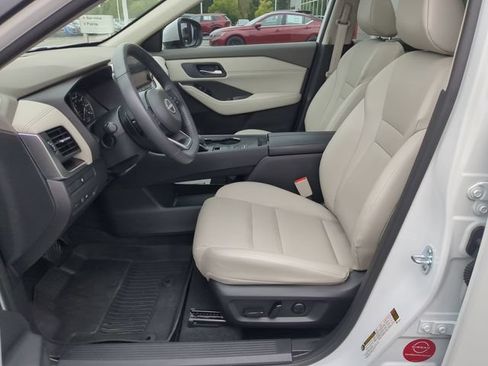 Certified 2024 Nissan Rogue SV w/ SV Premium Package FWD image 14