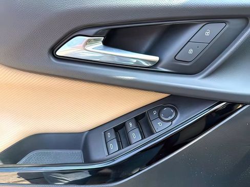 Used 2025 Chevrolet Equinox ACTIV w/ Safety and Technology Package AWD/4WD image 19
