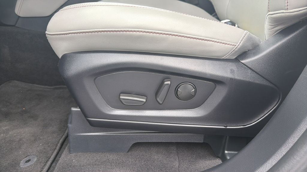Certified 2025 Ford Explorer Active w/ Active Comfort Package AWD/4WD image 28