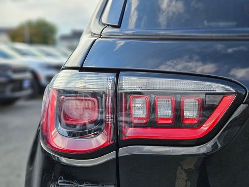 New 2025 Jeep Compass Limited w/ Sun & Sound Group image 9